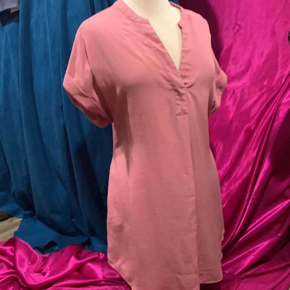 Rachel Roy size M light flowy blouse top. Like new. Not sheer. Longer in back